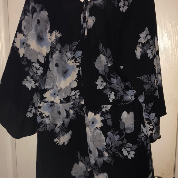 Torrid blouse 🖤 FINAL - Picture 3 of 4